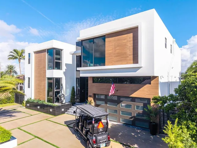 $5,400,000 | 2581 Northeast 50th Street, Lighthouse Point, FL 33064