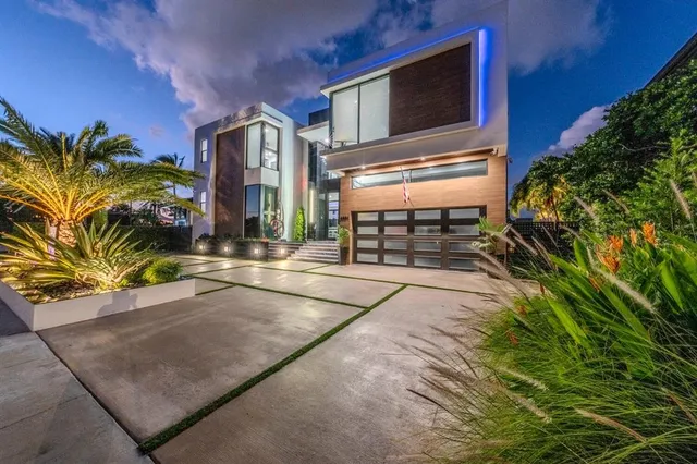 $5,400,000 | 2581 Northeast 50th Street, Lighthouse Point, FL 33064