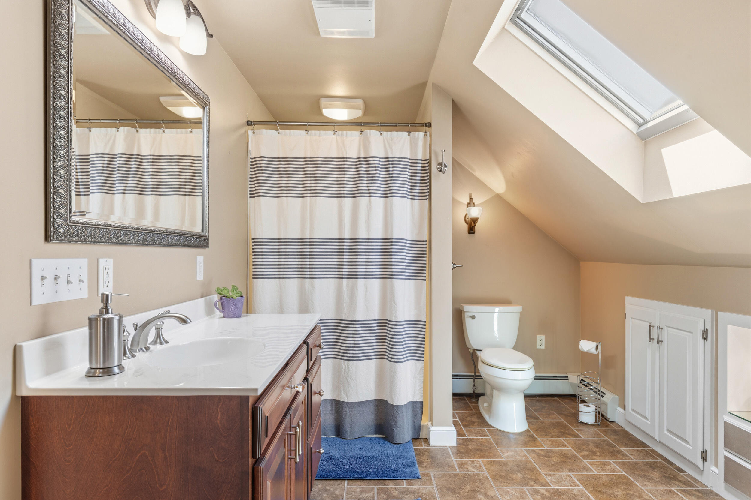 63 West Commonwealth Drive Portland, ME 04103 - Photo 27 of 46 Primary Full Bath