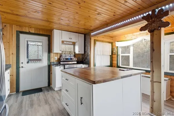 $240,000 | 6-24 Look Out Drive, Edwards, MO 65326