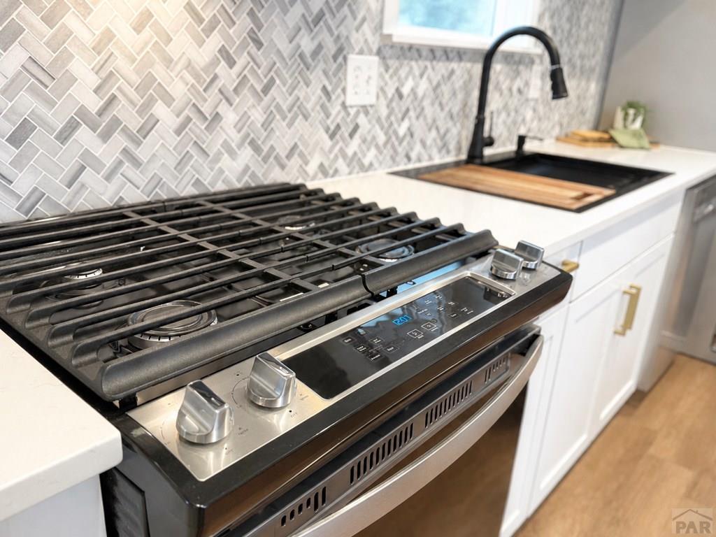 6652 County Rd HH.5 Lamar, CO 81052 - Photo 4 of 22 a close view of a stove in the kitchen