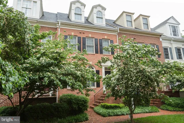 $3,900 | 8857 Ashgrove House Lane, Vienna, VA 22182