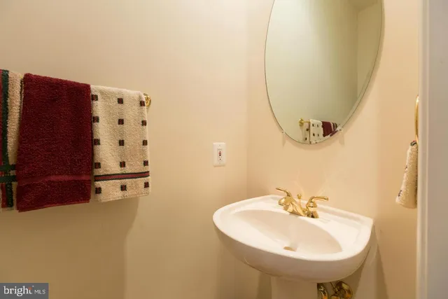 $3,900 | 8857 Ashgrove House Lane, Vienna, VA 22182