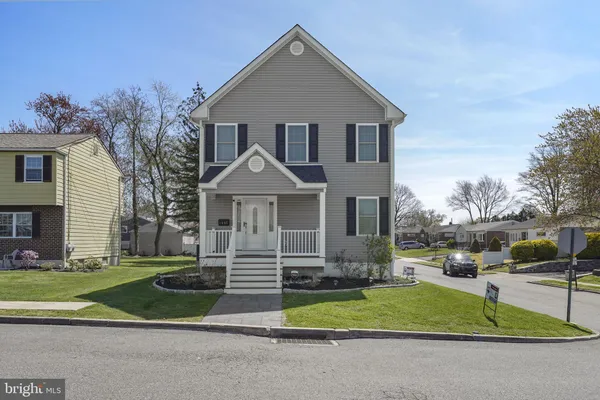 $599,995 | 1002 11th Avenue, Folsom, PA 19033