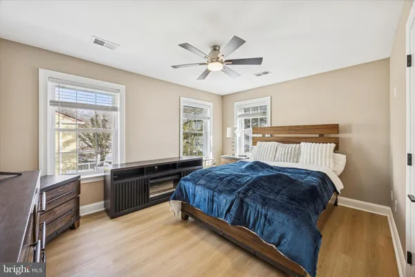 $599,995 | 1002 11th Avenue, Folsom, PA 19033