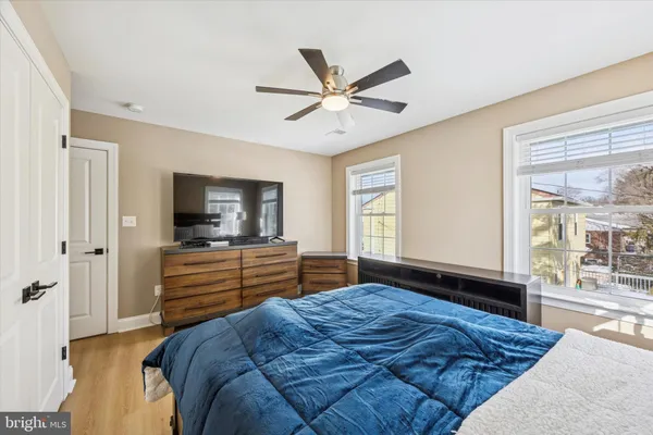 $599,995 | 1002 11th Avenue, Folsom, PA 19033