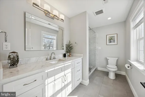 $665,000 | 1002 11th Avenue, Folsom, PA 19033