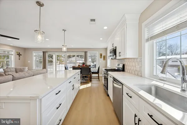 $599,995 | 1002 11th Avenue, Folsom, PA 19033