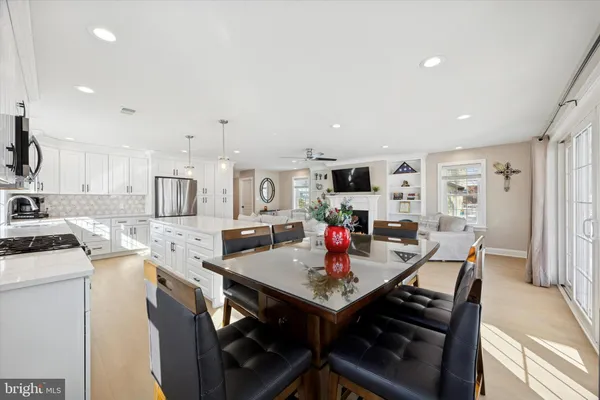 $599,995 | 1002 11th Avenue, Folsom, PA 19033