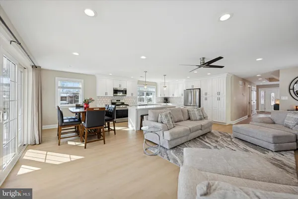 $599,995 | 1002 11th Avenue, Folsom, PA 19033