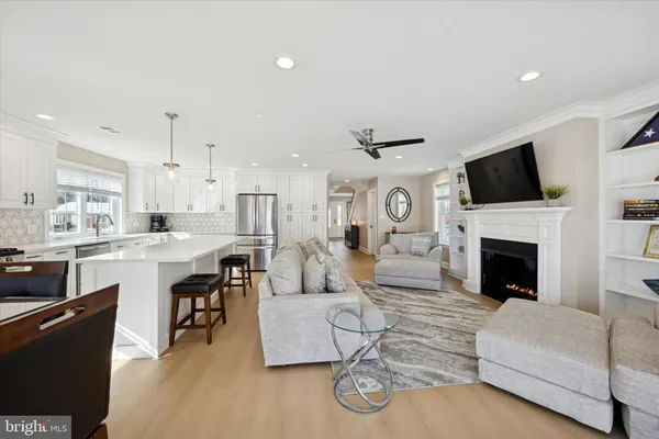 $599,995 | 1002 11th Avenue, Folsom, PA 19033