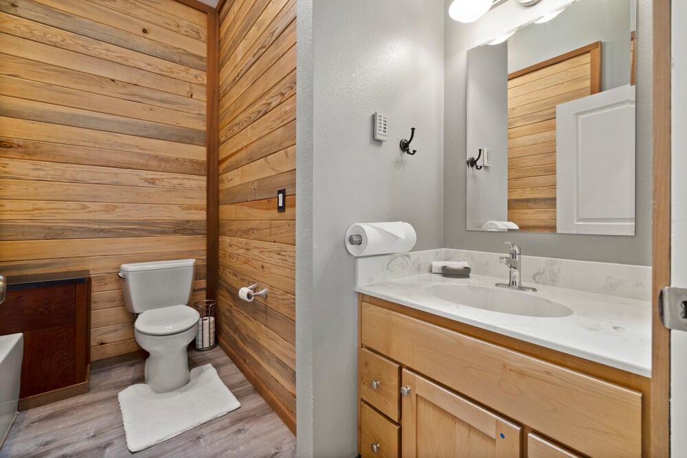 11427 Kestrel Road Klamath Falls, OR 97601 - Photo 52 of 60 11427KestrelRd.-Interiors-42