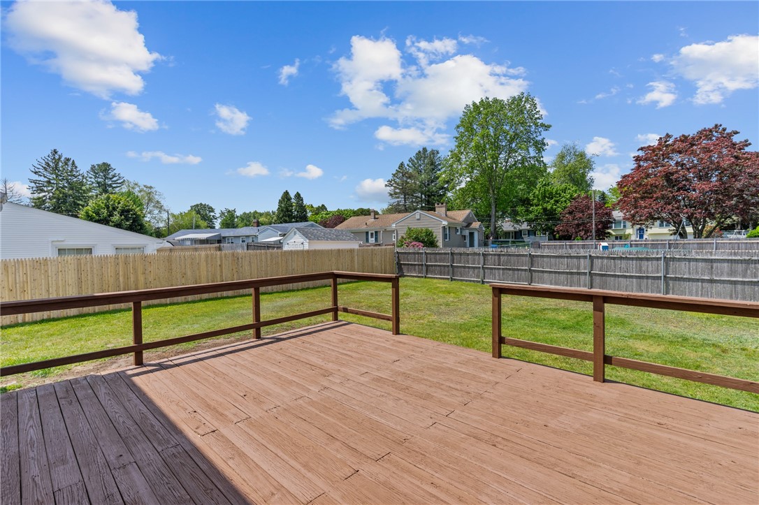 28 Arrowfield Road Cranston, RI 02921 - Photo 11 of 49