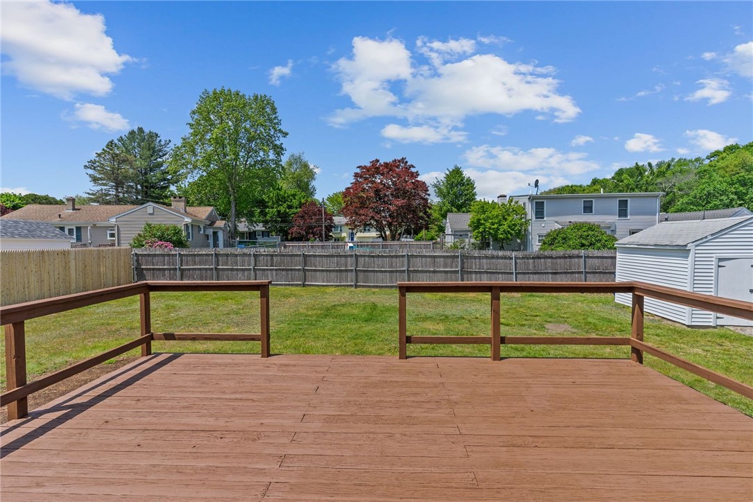 28 Arrowfield Road Cranston, RI 02921 - Photo 12 of 49