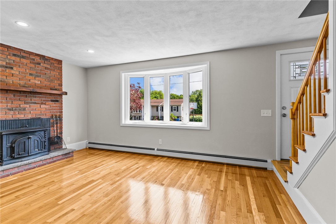 28 Arrowfield Road Cranston, RI 02921 - Photo 13 of 49