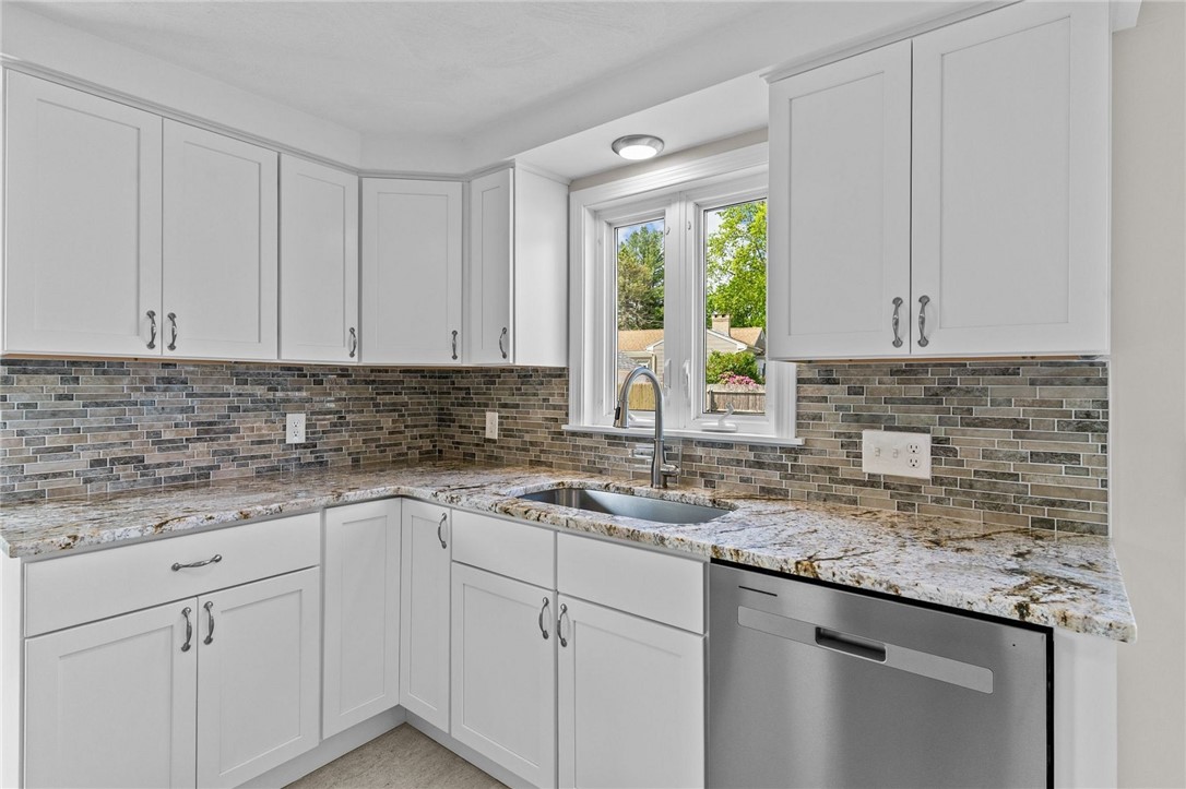 28 Arrowfield Road Cranston, RI 02921 - Photo 19 of 49