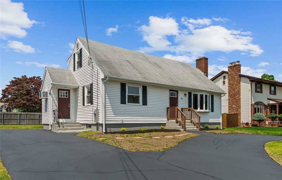 28 Arrowfield Road Cranston, RI 02921 - Photo 4 of 49