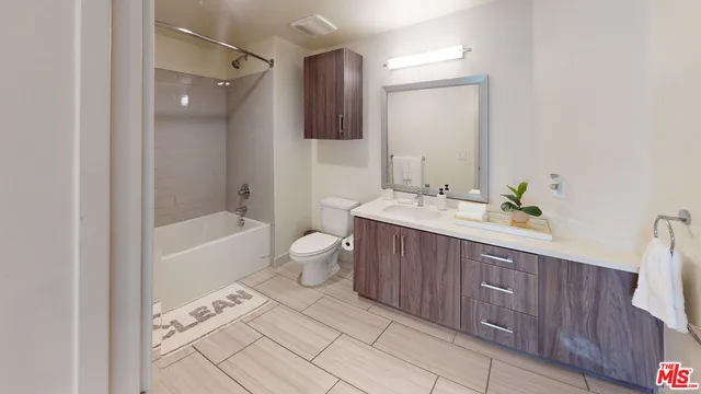 $3,913 | 950 East 3rd Street, Unit 2507, Los Angeles, CA 90013