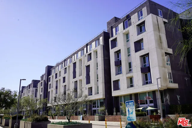 $3,913 | 950 East 3rd Street, Unit 2507, Los Angeles, CA 90013