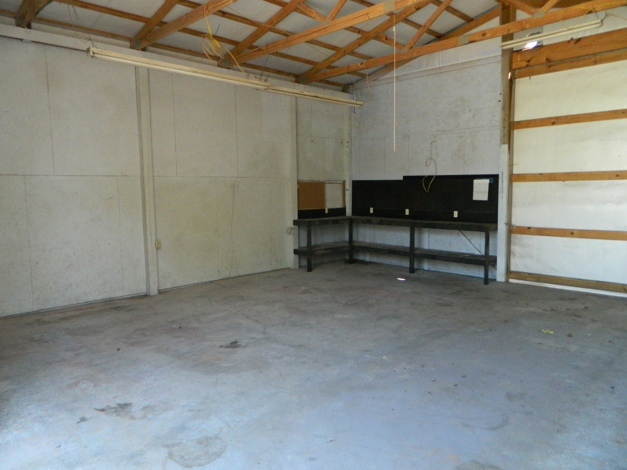 2178 North Ranch Road Murfreesboro, TN 37129 - Photo 4 of 8 a view of room that has a bed and a table in it