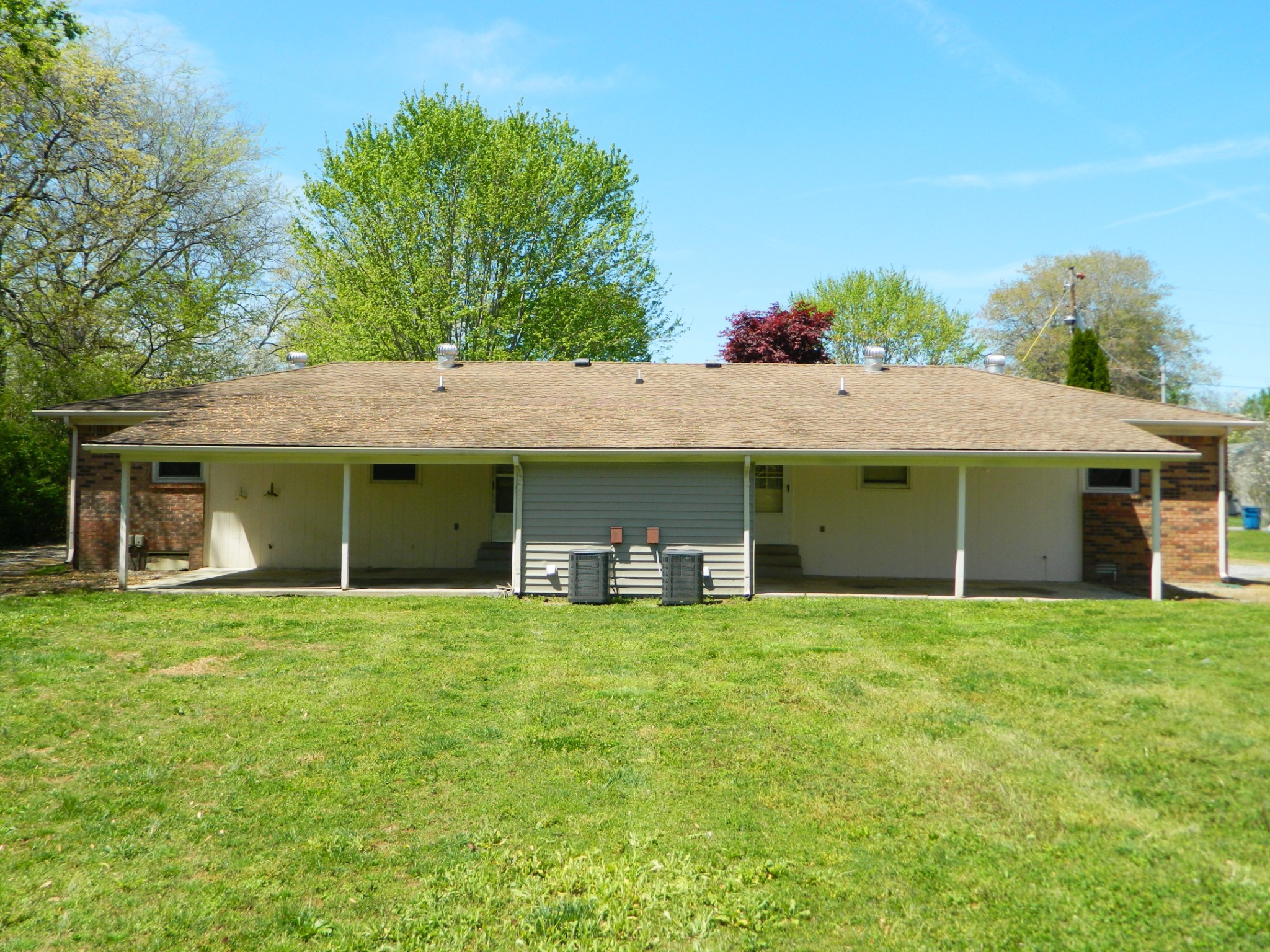 2178 North Ranch Road Murfreesboro, TN 37129 - Photo 5 of 8 a view of a house with a garden and yard