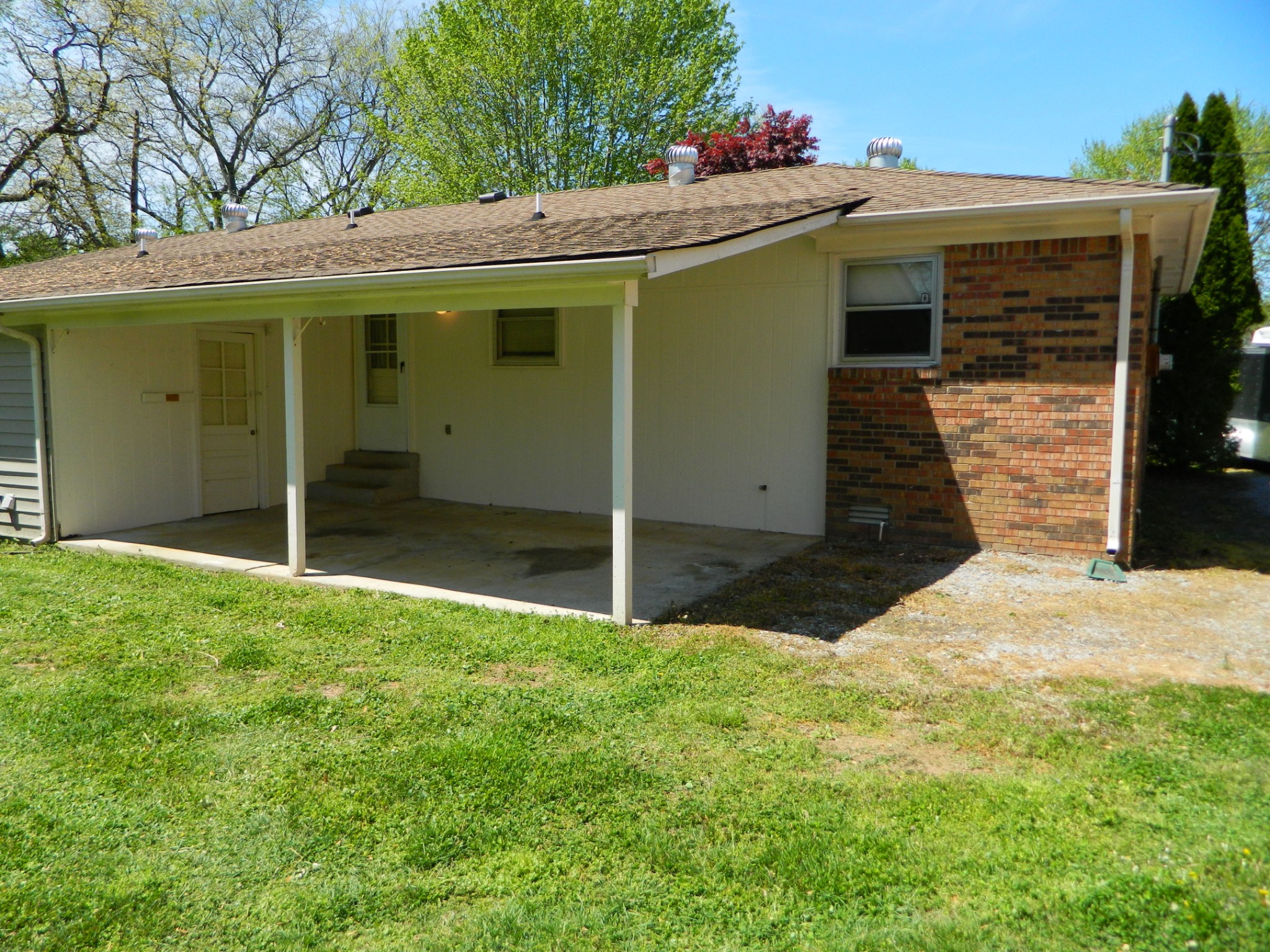 2178 North Ranch Road Murfreesboro, TN 37129 - Photo 7 of 8 a view of a house with backyard
