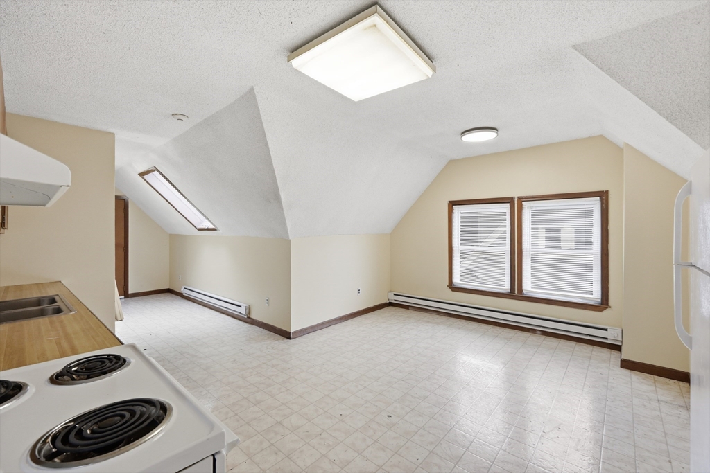 19-21 Rutledge Avenue Springfield, MA 01105 - Photo 7 of 34 Gallery Image 7