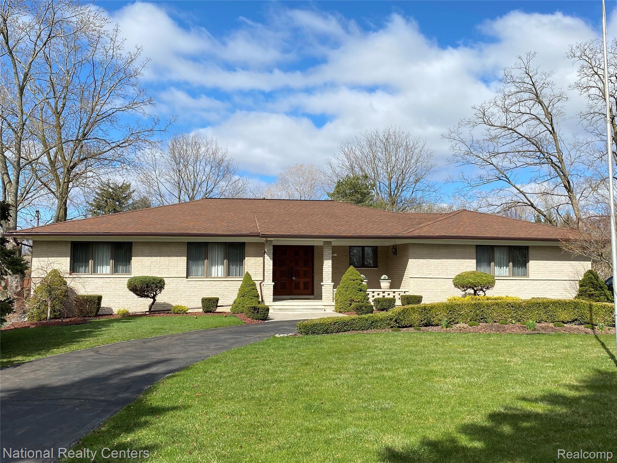 19427 Newburgh Road Livonia, MI 48152 - Photo 1 of 55 IMG_5570.JPG