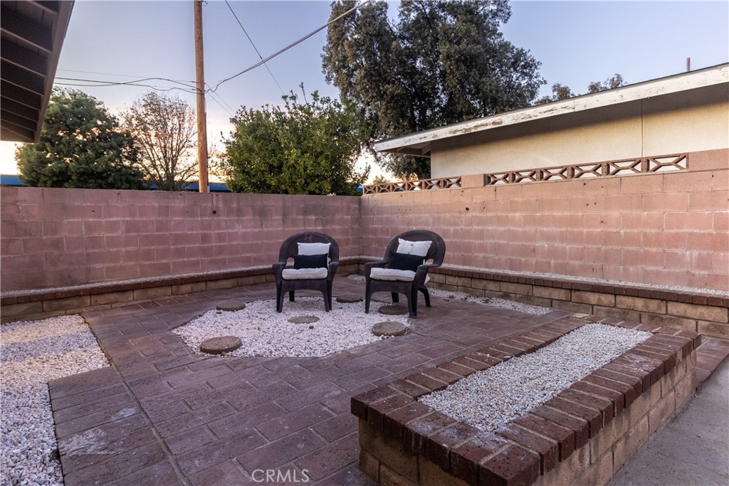 1431 North Eucalyptus Avenue Rialto, CA 92376 - Photo 12 of 41 bonfire area