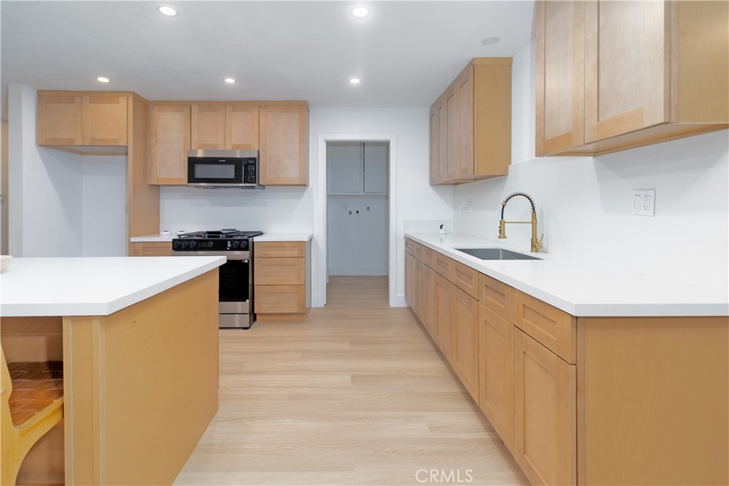 1431 North Eucalyptus Avenue Rialto, CA 92376 - Photo 19 of 41 kitchen