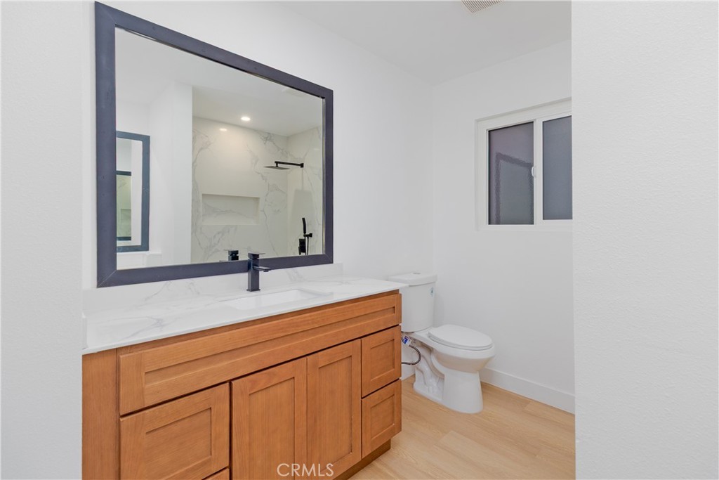 1431 North Eucalyptus Avenue Rialto, CA 92376 - Photo 31 of 41 guest bathroom