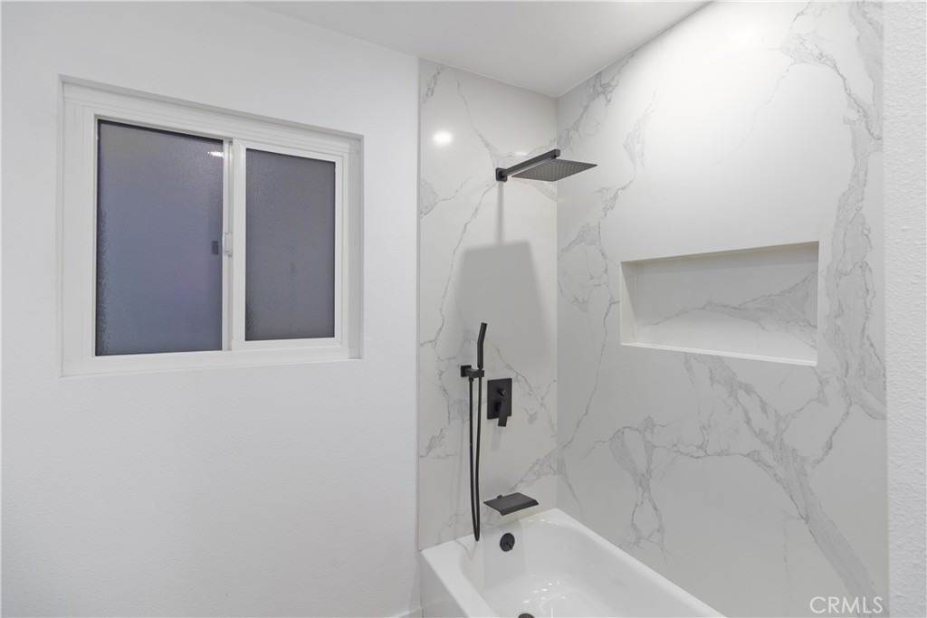 1431 North Eucalyptus Avenue Rialto, CA 92376 - Photo 32 of 41 guest bathroom