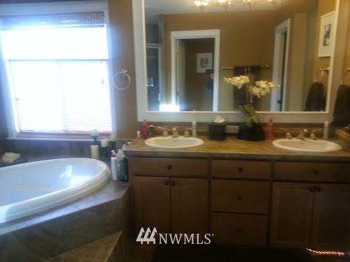 803 South 38th Court Renton, WA 98055 - Photo 13 of 25