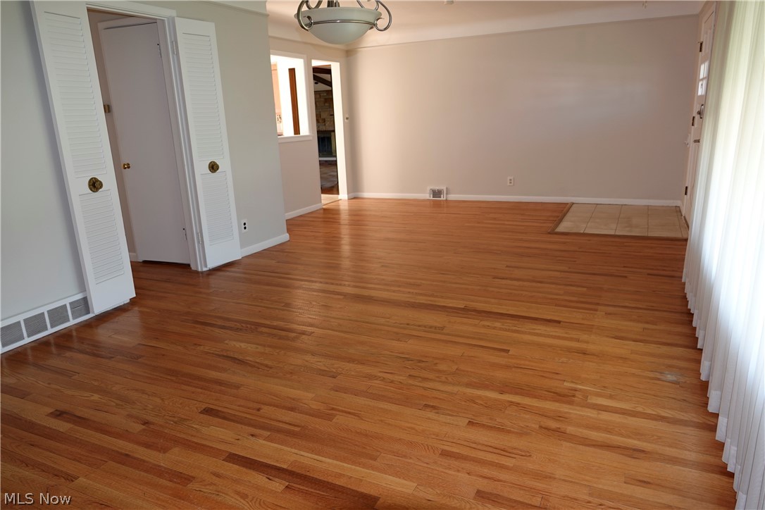 1661 Chelmsford Road Cleveland, OH 44124 - Photo 8 of 27