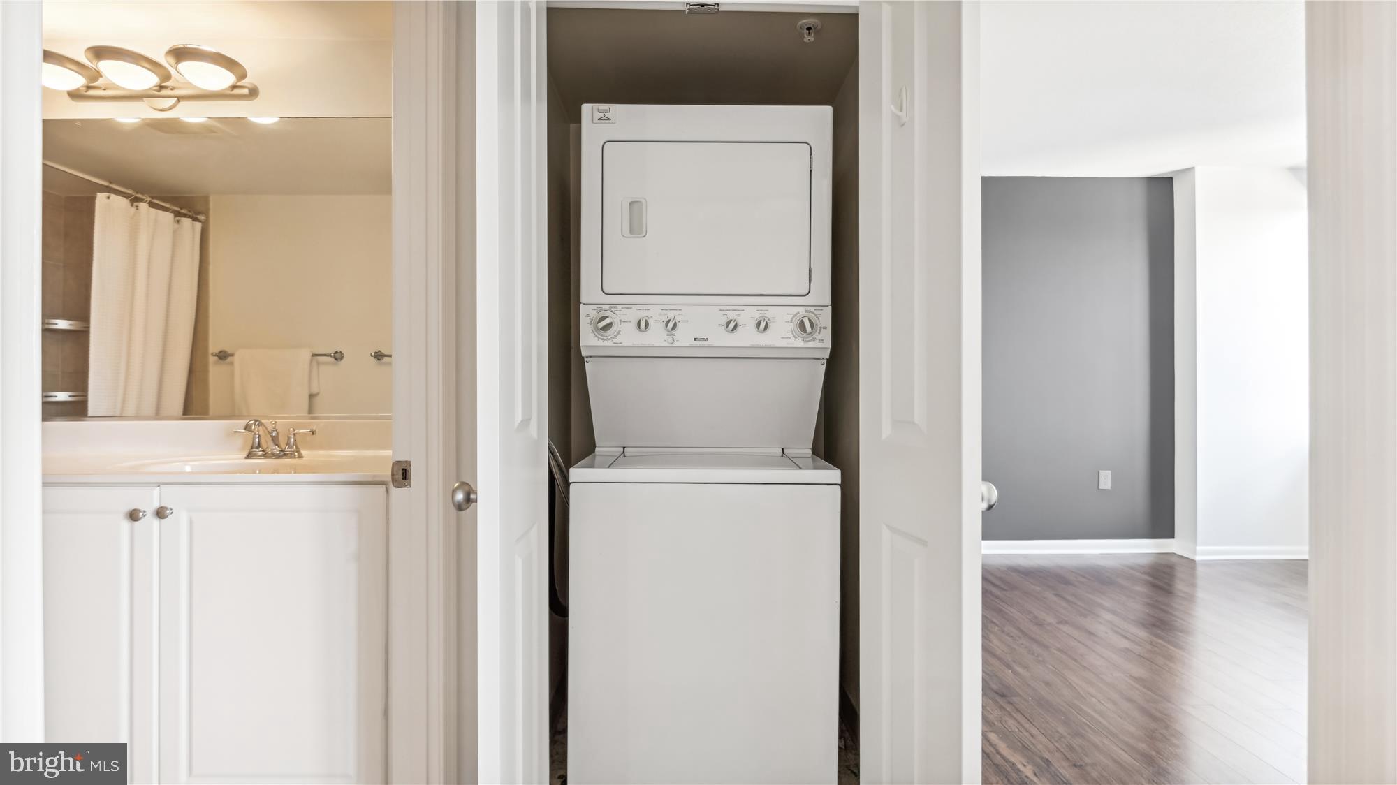 851 North Glebe Road, Unit 1016 Arlington, VA 22203 - Photo 11 of 41 Laundry