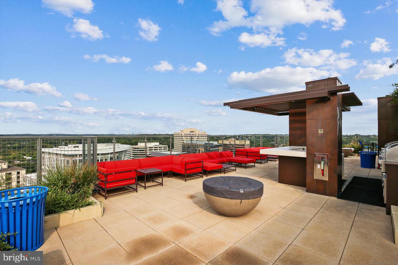 851 North Glebe Road, Unit 1016 Arlington, VA 22203 - Photo 27 of 41 Tons of rooftop seating