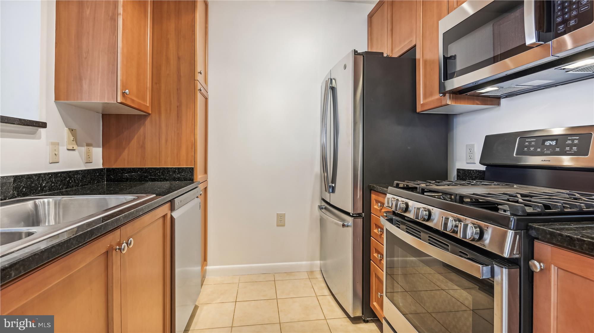 851 North Glebe Road, Unit 1016 Arlington, VA 22203 - Photo 4 of 41 Kitchen