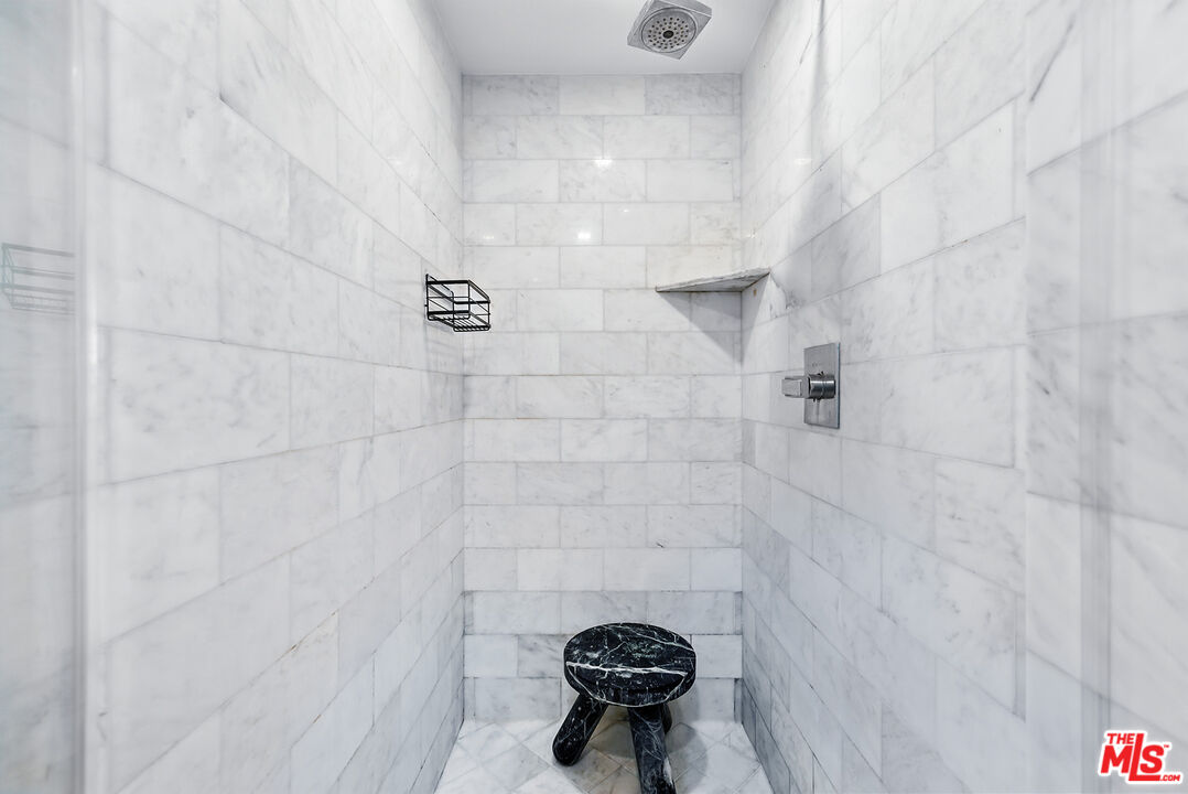 4211 Redwood Avenue, Unit 402 Los Angeles, CA 90066 - Photo 17 of 33 a bathroom with a shower