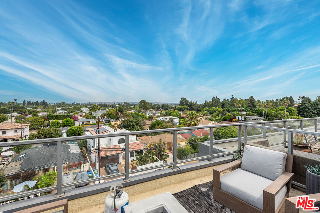 4211 Redwood Avenue, Unit 402 Los Angeles, CA 90066 - Photo 27 of 33 a view of a balcony with city view