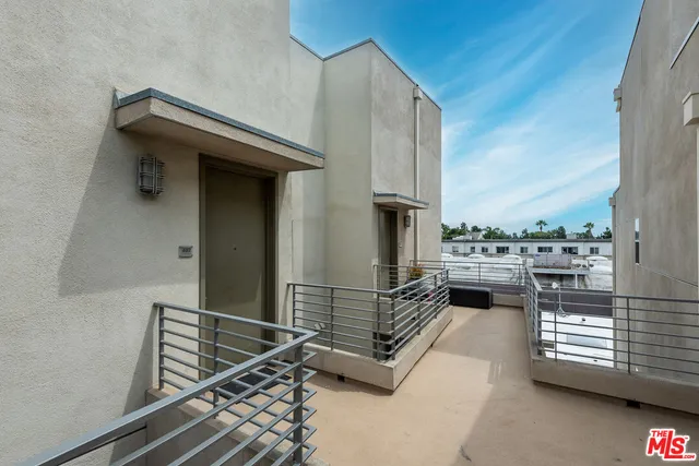 $1,599,000 | 4211 Redwood Avenue, Unit 402, Los Angeles, CA 90066