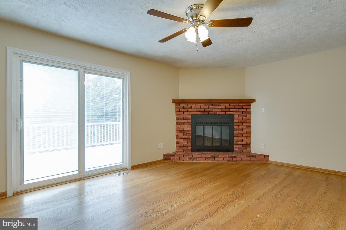 7370 Baldwin Ridge Road Warrenton, VA 20187 - Photo 3 of 30 Family Room