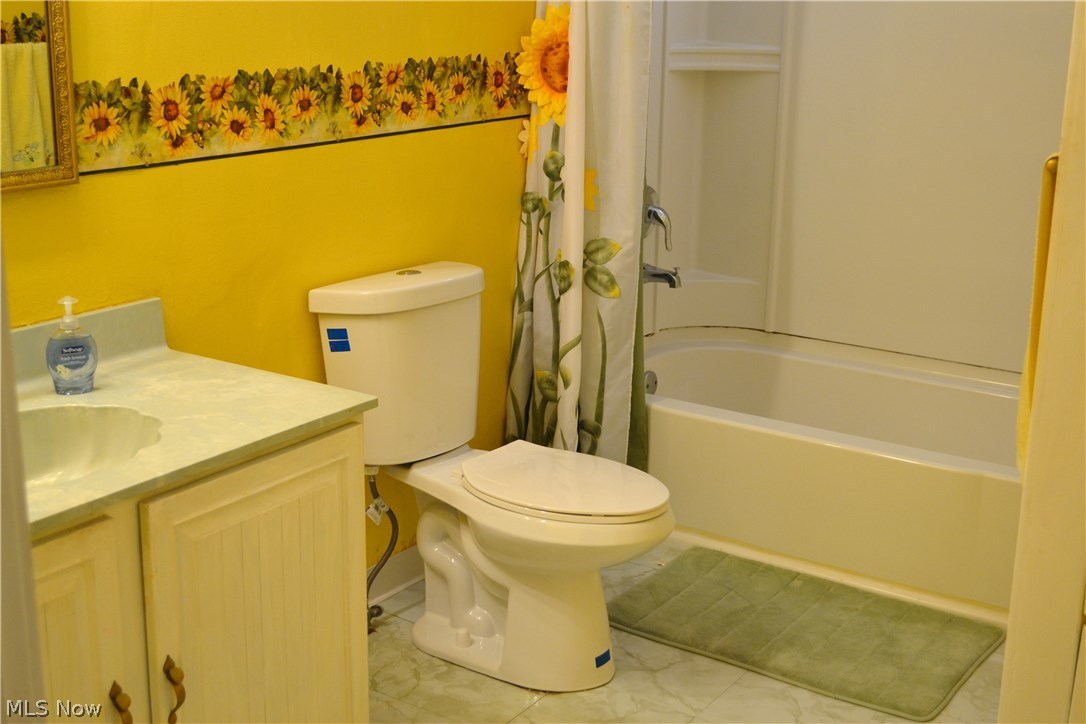8207 Snow Road Cleveland, OH 44129 - Photo 16 of 23