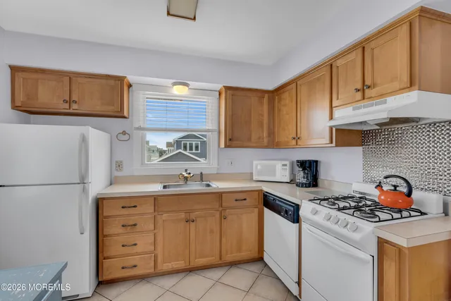 $3,200 | 8 President Avenue, Unit 1, Lavallette, NJ 08735