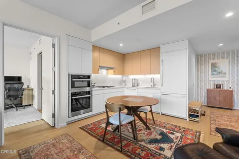 $699,000 | 877 Francisco Street, Unit 1112, Los Angeles, CA 90017