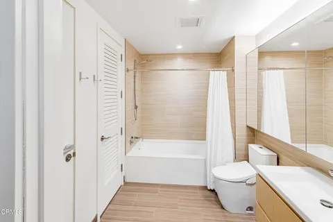 $705,000 | 877 Francisco Street, Unit 1112, Los Angeles, CA 90017