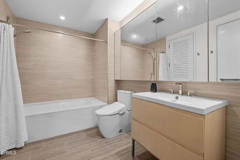 $699,000 | 877 Francisco Street, Unit 1112, Los Angeles, CA 90017