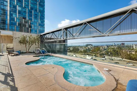 $699,000 | 877 Francisco Street, Unit 1112, Los Angeles, CA 90017