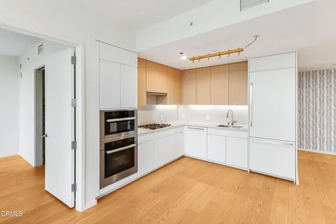 $705,000 | 877 Francisco Street, Unit 1112, Los Angeles, CA 90017