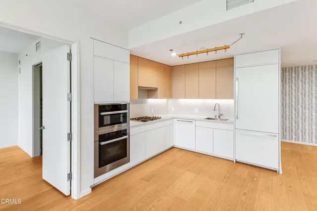 $705,000 | 877 Francisco Street, Unit 1112, Los Angeles, CA 90017
