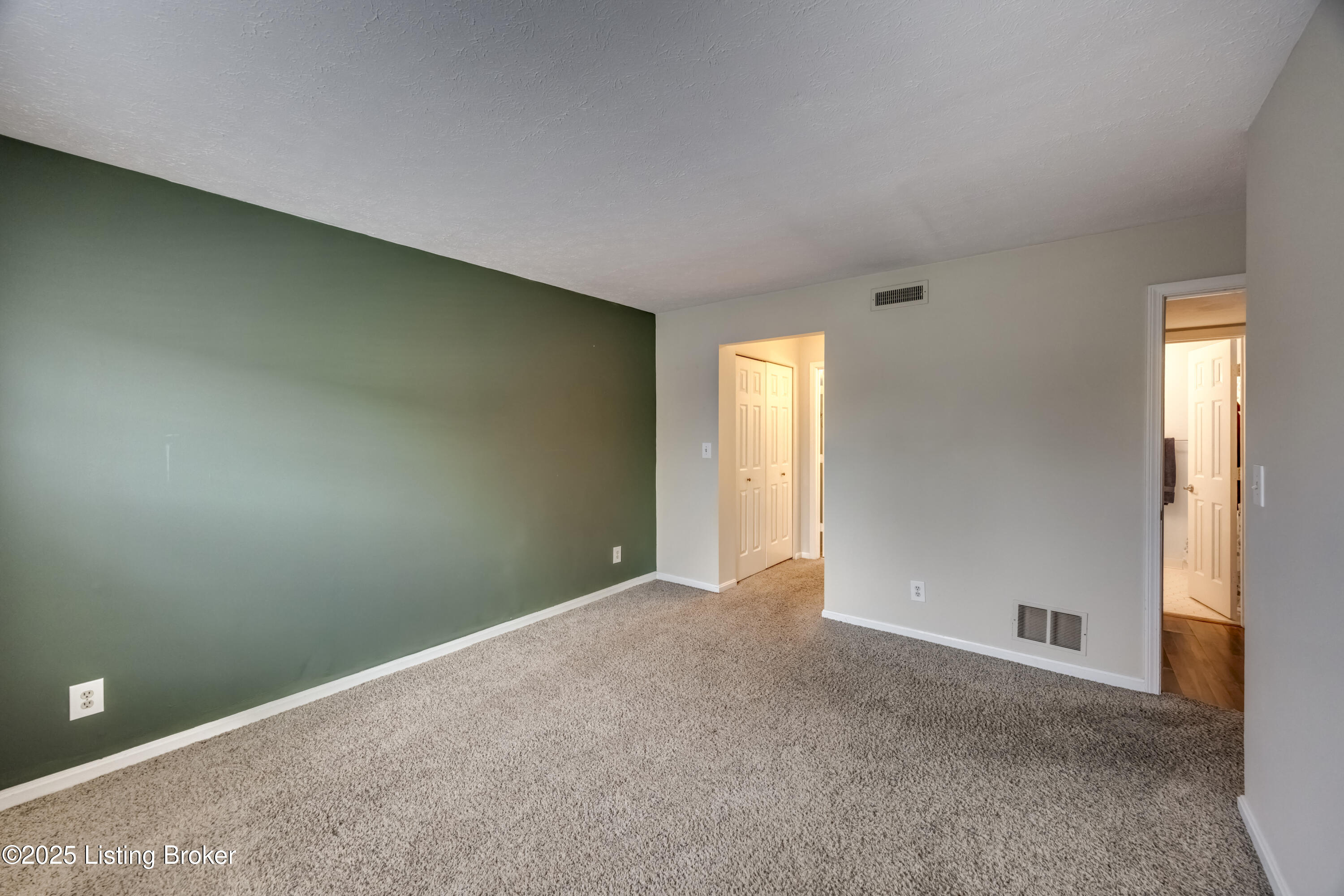 410 Mockingbird Valley Road, Unit 1 Louisville, KY 40207 - Photo 27 of 39 2Y0A5589-A
